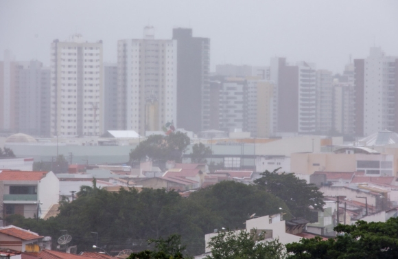 Previsão do tempo indica possibilidade de chuvas persistirem pelas próximas 72 horas em Sergipe