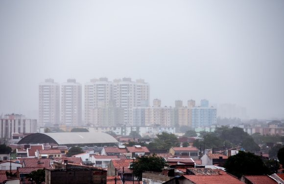 Possibilidades de chuvas moderadas a intensas continuam até domingo, segundo Alerta da Semac