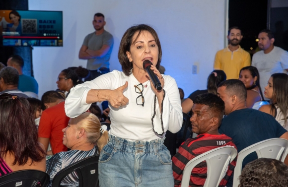 Emília se compromete em zerar fila de espera por vagas em creches