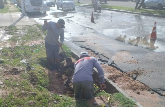 Bairro Santos Dumont fica sem água após rompimento de tubulação