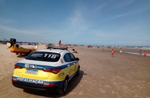 SMTT de Aracaju alerta sobre a proibição de circulação de veículos na faixa de areia da praia