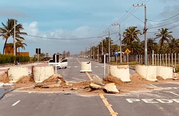 Rodovia tem risco de desabamento após vandalização de manilhas