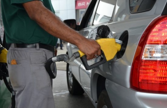 Gasolina e diesel ficam mais baratos a partir desta quarta-feira