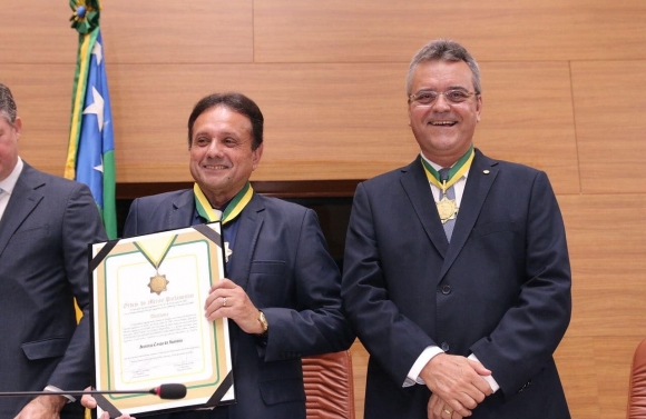 Superintendente do BNB em Sergipe recebe medalha através de propositura do deputado estadual Luciano Pimentel