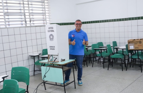 Fábio Mitidieri vota em Aracaju e acompanha dia de eleição em interior