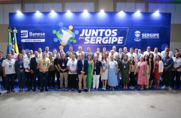 “Sergipe terá mais carteiras assinadas do que beneficiários do Bolsa Família”, celebra Fábio Mitidieri em encontro com prefeitos sergipanos