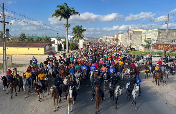 Deputado Kaká Santos resgata tradição da cavalgada em Tobias Barreto