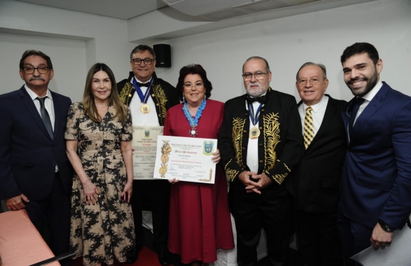 Professora Josevanda Franco recebe Comenda da Academia Brasileira de Ciências, Artes, História e Literatura em João Pessoa