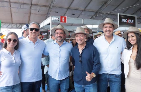 Ao lado dos governadores de Sergipe e Alagoas, Sérgio Reis participa do último dia do Sealba Show