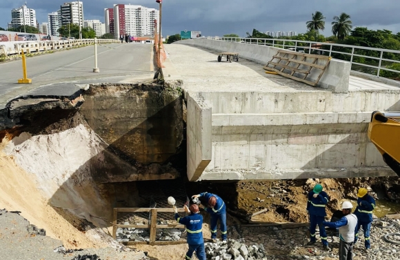 Auditoria do TCE acompanha obra da ponte sobre o rio Poxim