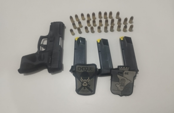 BPChoque apreende arma de fogo calibre 9 mm em condomínio da Farolândia