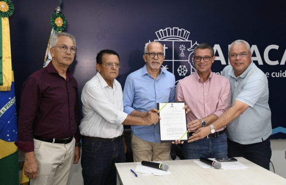 Anúncio histórico: prefeito Edvaldo divulga calendário da licitação do transporte coletivo