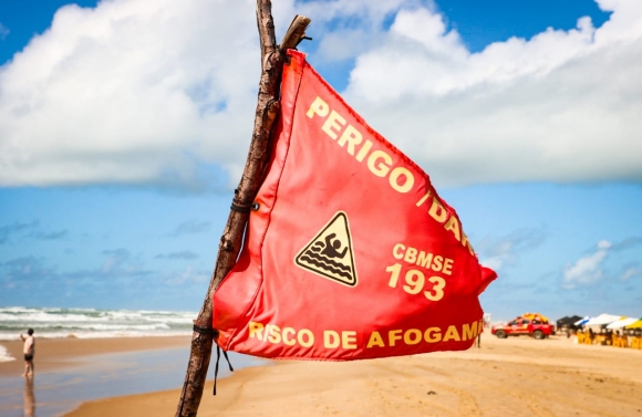 Corpo de Bombeiros alerta sobre atenção às bandeiras vermelhas em praias e balneários