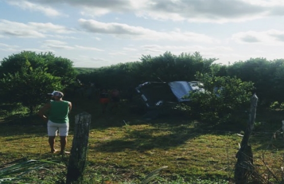 Acidente na SE-290 deixa três pessoas mortas e uma criança ferida