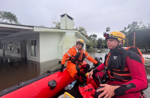 Equipe do Corpo de Bombeiros de Sergipe atua em missão de resgate no município de Rio Grande (RS)