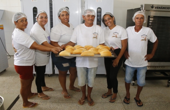 Agroindústria comunitária de pães e bolos é fonte de renda para mulheres em Japaratuba