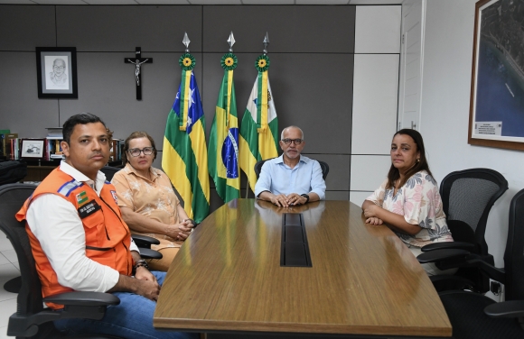 Prefeito de Aracaju anuncia concessão de auxílio emergencial para vítimas do desabamento