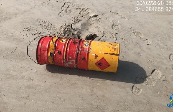 Novo barril de óleo é encontrado na Praia do Saco