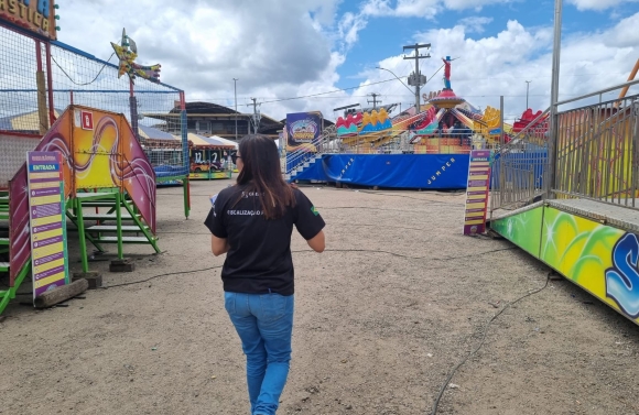 Crea descarta irregularidade em parque onde jovem caiu de brinquedo