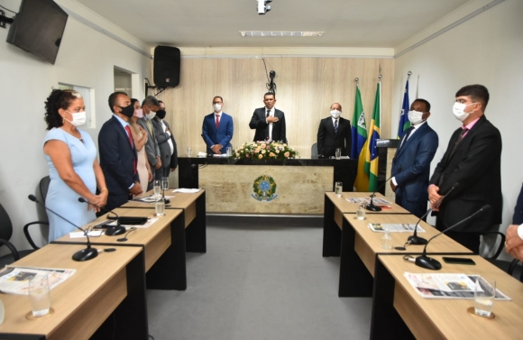 Vereadores tomam posse e reelegem Gutto Prado como presidente da Câmara de Umbaúba