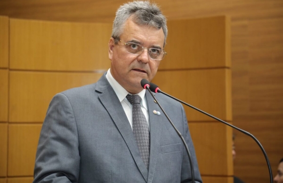 Luciano Pimentel celebra sanção da lei que institui a Política Estadual de Cannabis