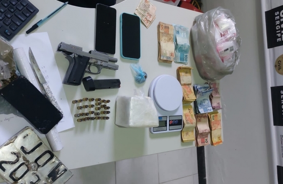 Polícia Civil prende homem em flagrante por tráfico de drogas e posse ilegal de arma em Umbaúba