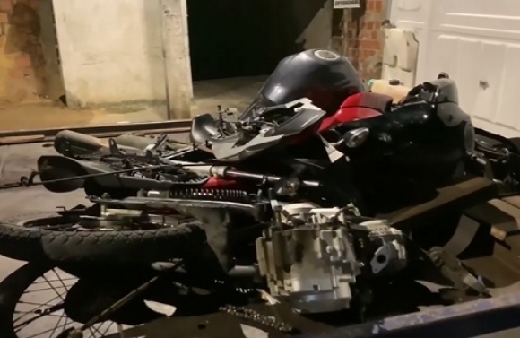 Operação flagra desmanche ilegal de motocicletas em Aracaju