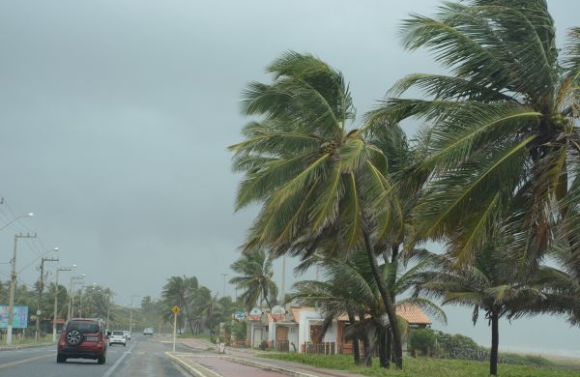 Alerta de chuvas e raios em Aracaju