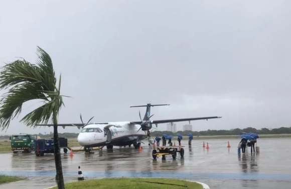 Voo da Azul previsto para Aracaju alterna pouso para Maceió por causa das chuvas