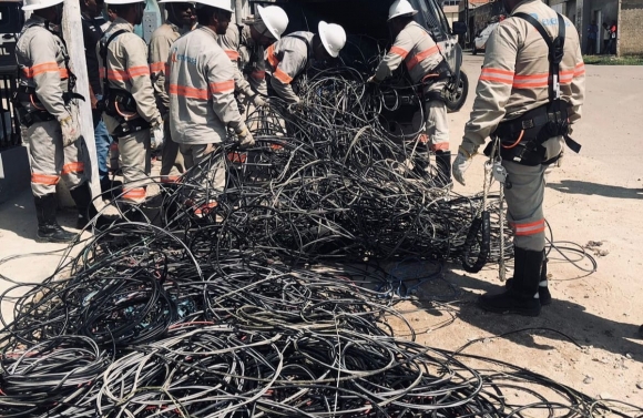 Polícia Civil e Energisa removem ligações clandestinas de energia elétrica e apreendem mais de 250 kg de cabos em Monte Alegre