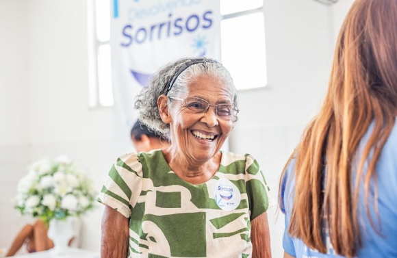 Prefeitura de Telha entrega 48 próteses dentárias a moradores da comunidade