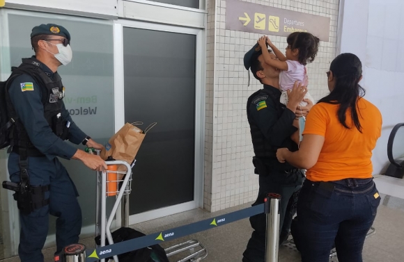 Policiais militares enviados ao Distrito Federal retornam à capital sergipana