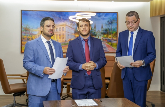 Camilo Daniel toma posse na Câmara Municipal de Aracaju