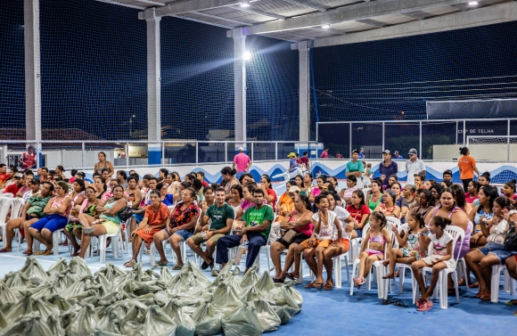 Entrega de alimentos beneficia 200 famílias telhenses através do PAA