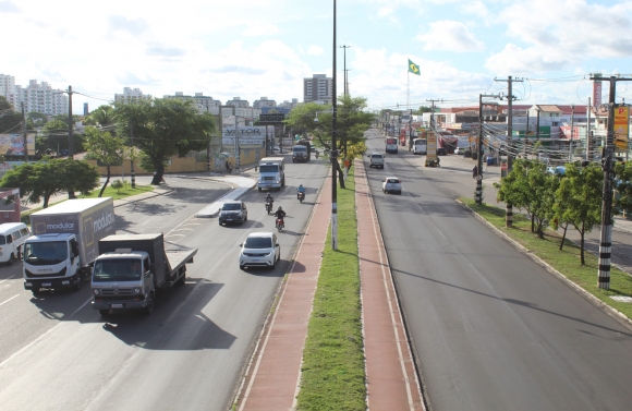 Tancredo Neves: concluída primeira camada de asfalto, obra avança nos passeios e ciclovias