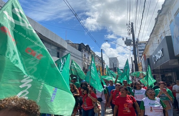 Professores da rede municipal voltam a realizar paralisação e vigília