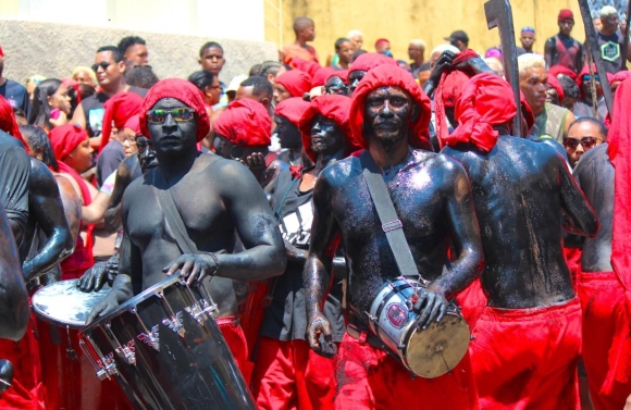 Neste domingo tem festa dos lambe-sujos e caboclinhos em Laranjeiras