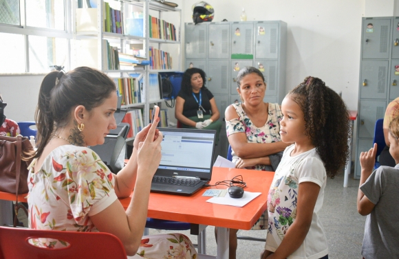 Prefeitura de Aracaju realiza mutirão para emissão de carteira de identidade de alunos da rede