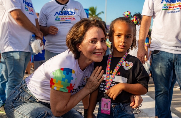 Autismo: Inclusão e combate à desinformação é uma luta de todos, afirma Emília