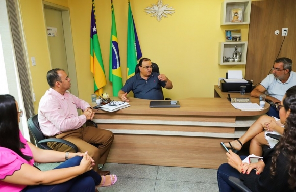 Simão Dias assina Pacto com MPE para acabar Lixão à céu aberto
