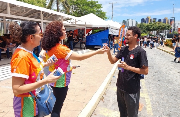 Ao menos 77 alunos da rede pública tiraram notas acima de 950 na redação do Enem 2024