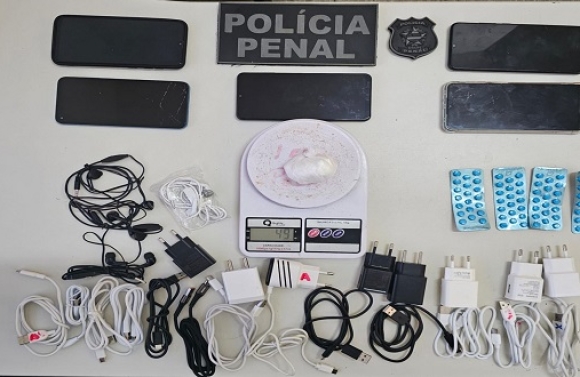 Polícia Penal apreende celulares e drogas arremessados em presídio