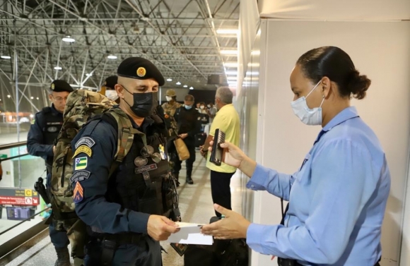 Tropa de 40 policiais militares de Sergipe embarca para Brasília