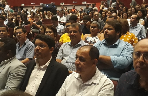 Pacatuba presente no lançamento do programa “Alfabetizar pra Valer