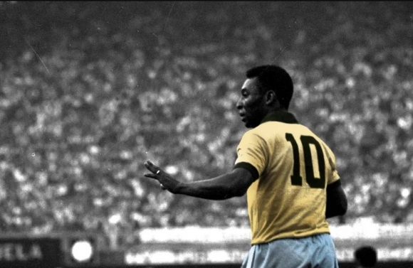 Maior jogador da história do futebol, Rei Pelé morre aos 82 anos