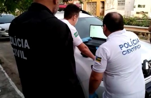 Operação Download: Polícia Civil cumpre mandados de busca em investigação sobre armazenamento de imagens contendo pornografia infantil