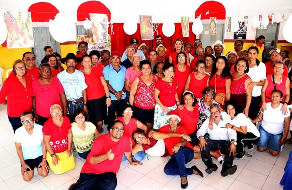 Prefeitura de Salgado realiza festas de Natal para Idosos, crianças e adolescentes