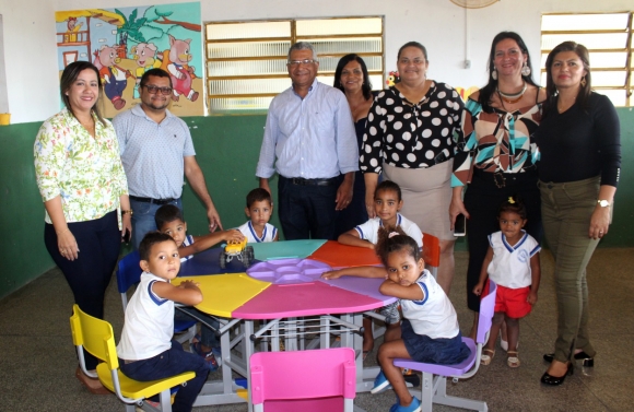 Prefeitura de Japoatã entrega novo mobiliário para educação Infantil da Escola Comecinho de Vida