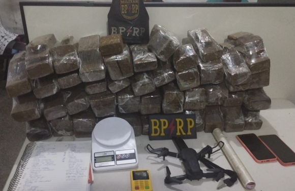 Polícia Militar apreende 43 tabletes de maconha em ação contra o tráfico de drogas na Zona Oeste de Aracaju