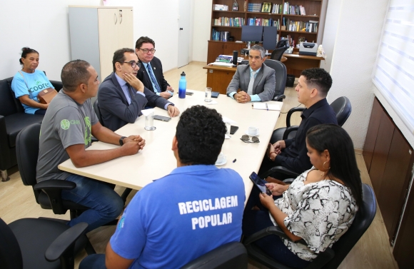 Reunião no MPC debate contratação dos serviços de coleta seletiva em Aracaju